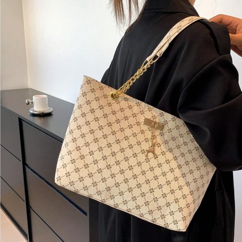 ⚠️Clearance Beige White Patterned Large Tote Shoulder Bag Gold Pendant - Picture 6 of 11